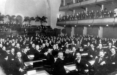 Sesi pertama dari Sidang Umum PBB pada 10 Januari 1946 di Central Hall, London, Inggris.