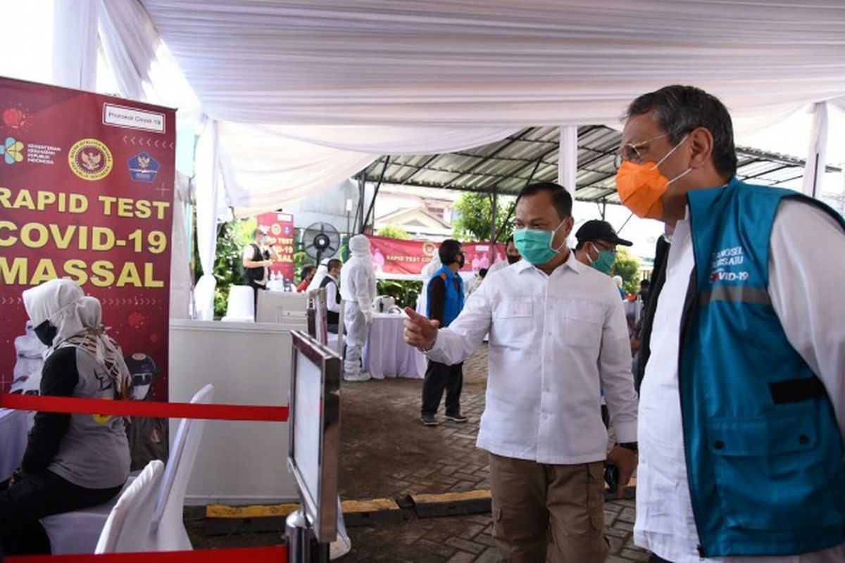 Wakil Wali Kota Tangerang Selatan, Benyamin Davnie memantau langsung kegiatan rapid test yang digelar Badan Intelijen Negara (BIN) di Kelurahan Pondok Betung, Pondok Aren, Tangerang Selatan, Jumat (15/5/2020)