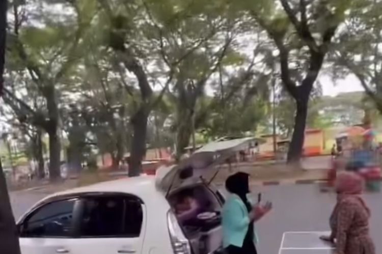 Viral Video Penjual Nasi Kuning vs Buroncong Rebutan Lapak di Hertasning, Camat Panakkukang Siapkan Sanksi Sita