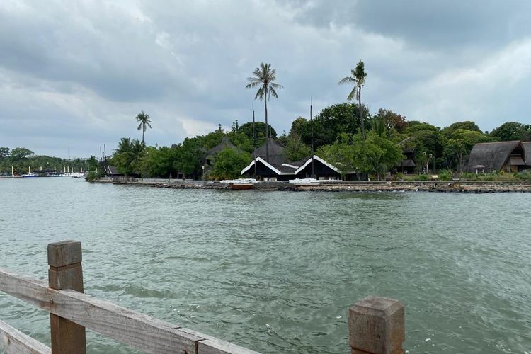 Kawasan Pantai Ancol, Jakarta Utara pada Rabu (28/12/2022). Sempat beredar video yang menampilkan gelombang air laut di Ancol tinggi hingga menyebabkan air melimpas ke daratan. 