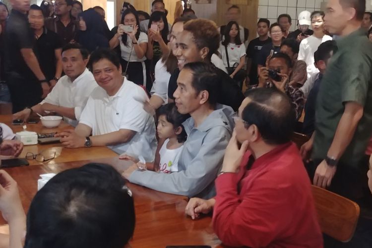 Presiden Joko Widodo, Sabtu (10/11/2018) sore, blusukan ke Pascal Hyper Square Bandung.