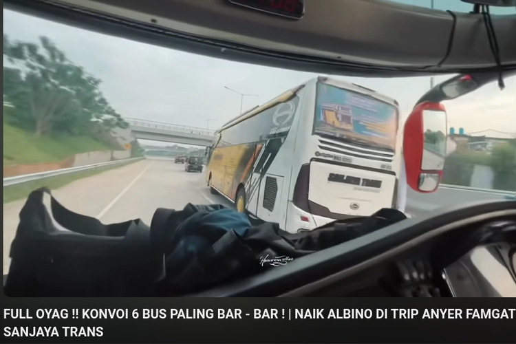 Bus oleng menjadi adegan berbahaya dan disukai anak-anak dan remaja.