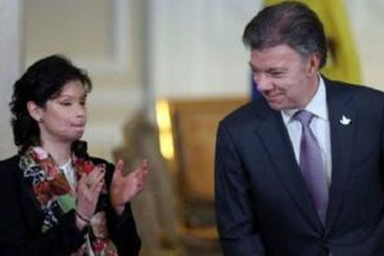 Presiden Kolomboa Juan Manuel Santos memuji ketegaran dan keberanian Natalie Ponce, korban serangan air keras.