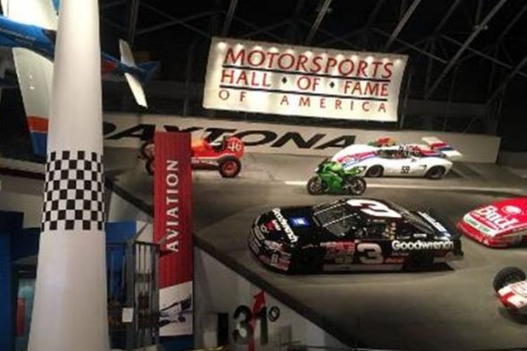 Interior dalam dari Motorsports Hall of Fame of America di Daytona International Speedway, Florida, US.