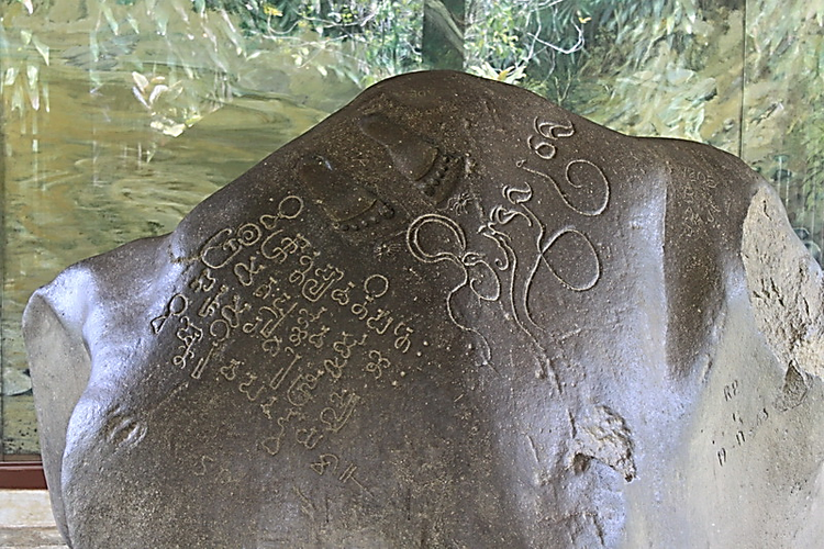 Prasasti Ciaruteun, salah satu dari tujuh prasasti bukti keberadaan Kerajaan Tarumanegara.