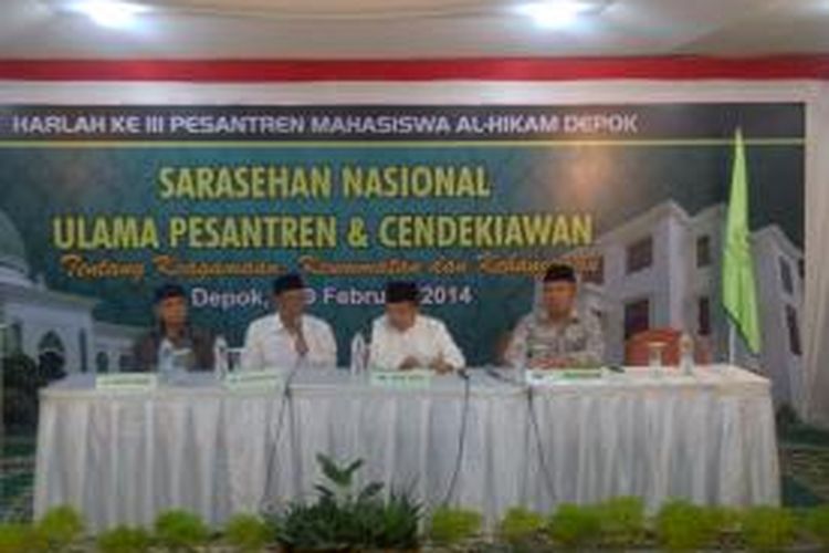 Mantan Wakil Presiden Jusuf Kalla saat menghadiri Sarasehan Nasional di Pondok Pesantren Al-Hikam milik KH Hasyim Muzadi, di Depok, Jawa Barat, Sabtu (8/2/2014). 