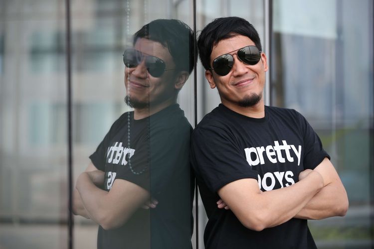 Deddy Mahendra Desta atau akrab disapa Desta berpose saat media visit promo film Pretty Boys di Kompas.com, Palmerah, Jakarta, Senin (9/9/2019).