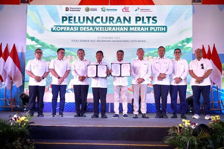  Kemenkop dan Pertamina NRE meluncurkan percontohan PLTS Pulau Sembur di Kelurahan Galang Baru, Kota Batam, Kepulauan Riau, Sabtu (20/12/2025). 