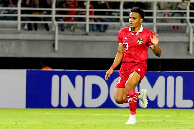 Pemain Timnas Indonesia Rachmat Irianto saat pertandingan FIFA Matchday melawan Turkmenistan yang berakhir dengan skor 2-0 di Stadion Gelora Bung Tomo Surabaya, Jumat (8/9/2023) malam.