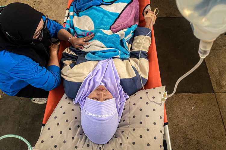 Sejumlah ibu menyusui juga harus mendapat perawatan medis usai mengonsumsi makanan dari program MBG yang didistribusikan melalui posyandu-posyandu di wilayah Cipongkor, Kabupaten Bandung Barat (KBB), Jawa Barat, Kamis (25/9/2025).