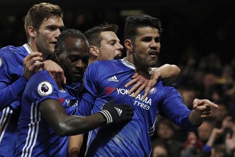 Para pemain Chelsea merayakan gol ke gawang Hull City dalam laga Premier League, di Stadion Stamford Bridge, 22 Januari 2017.