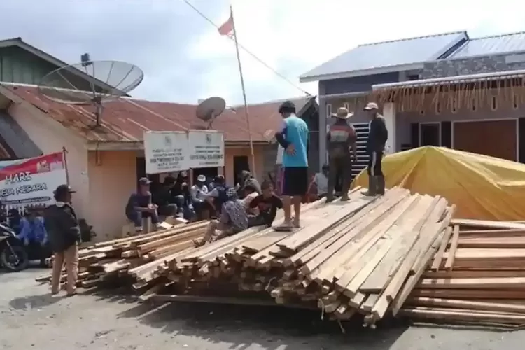 Polres Karo Bantah Kriminalisasi Penebang Kayu untuk Gereja, Ungkap 30 Ton Kayu Dijual