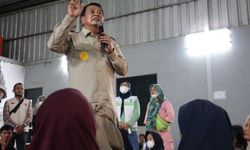 Bupati Tangerang Minta Pengungsi Kebakaran TPA Jatiwaringin Jaga Kesehatan