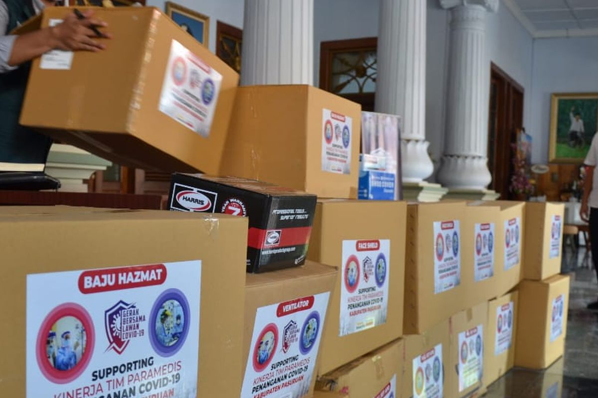 PT HM Sampoerna Tbk menyerahkan bantuan ventilator dan alat pelindung diri (APD) kepada pemerintah kabupaten Pasuruan.