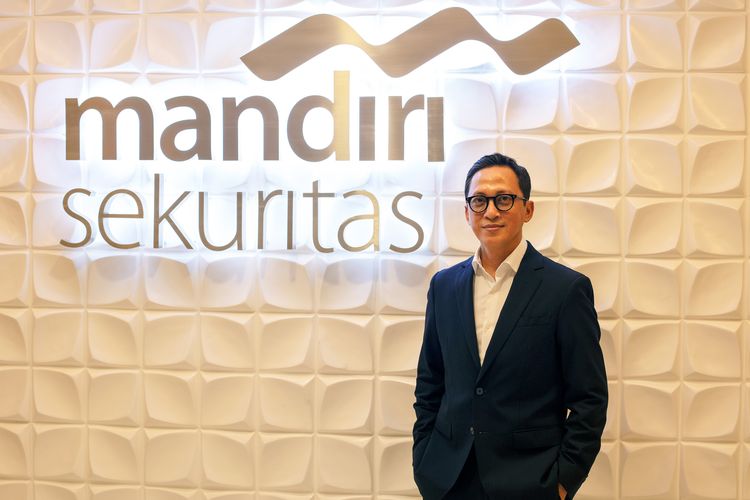 Direktur Utama Mandiri Sekuritas Oki Ramadhana.