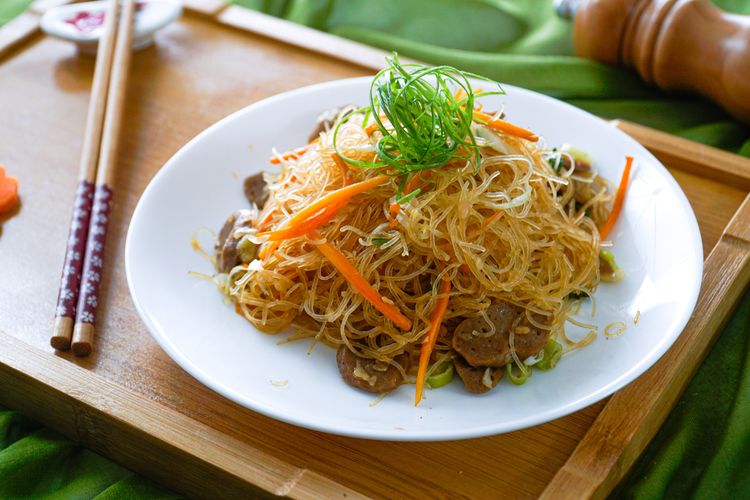 Bihun goreng sayur bakso ala Foodplace. 