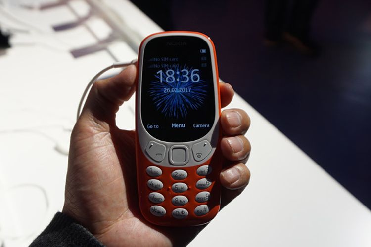 Nokia 3310 juga hadir dengan warna lain, salah satunya oranye.

