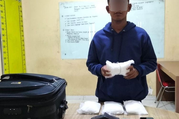 Warga Aceh inisial MA(27), ditangkap di Bandara Kualanamu karena menyeludupkan 2 kg sabu pada, Rabu (7/6/2023)