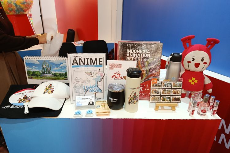 Sejumlah IP Indonesia dari Asosiasi Industri Animasi Indonesia (AINAKI) di booth EKRAF di Merah Merah Anime Japan 2026 di Gandaria City Mall, Jakarta Selatan, Sabtu (3052026).