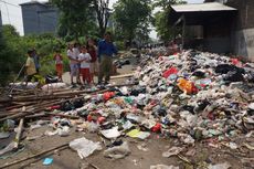 Fakta di Balik Masalah Sampah di Karawang, 2 Pekan Tak Diangkut hingga Warga Blokade Jalan