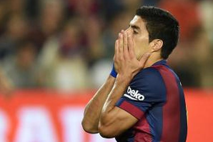 Salah satu ekspresi penyerang Barcelona Luis Suarez, pada pertandingan La Liga melawan Celta Vigo, di Camp Nou, Sabtu (1/11/2014).