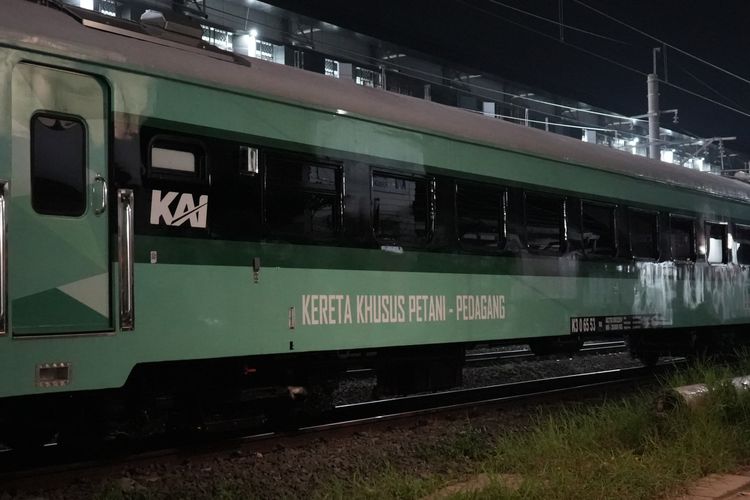 Kereta khusus petani dan pedagang.