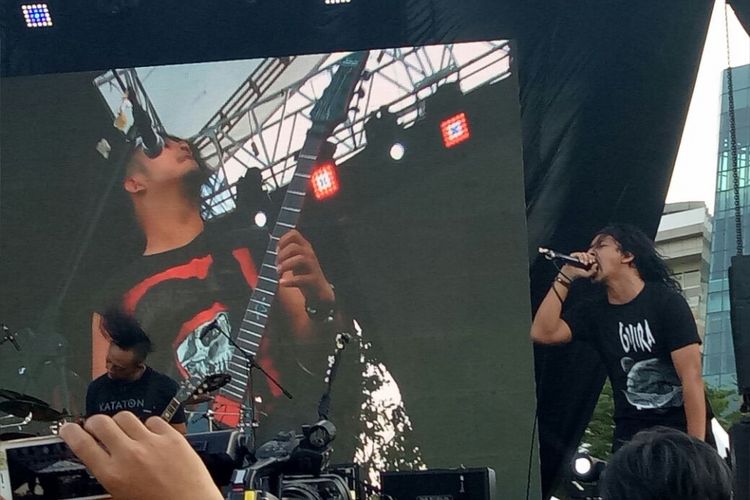 Band metalcore Burgerkill mengguncang panggung Markas (Market & Komunitas) 2017 yang digelar di Bintaro Xchange, Tangerang Selatan, Sabtu (26/8/2017).