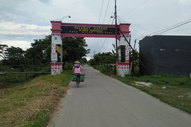 Gerbang masuk menuju Desa Balun di Kecamatan Turi, Lamongan, Jawa Timur yang dijuluki Desa Pancasila. *** Local Caption *** Gerbang masuk menuju Desa Balun di Kecamatan Turi, Lamongan, Jawa Timur yang dijuluki Desa Pancasila.