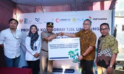 Kolaborasi Antar-BUMN, Pertamina Hibahkan Bantuan Sanitasi untuk Warga Rawa Barat