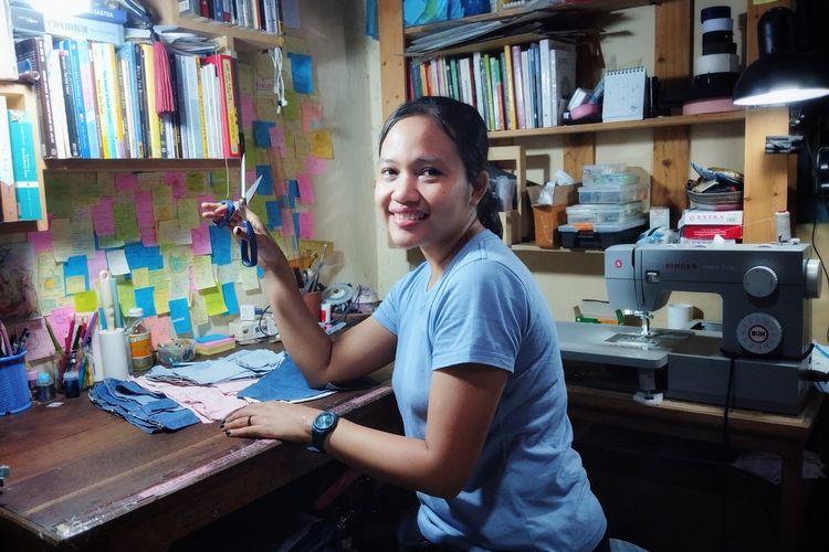 Dari Menjahit hingga Dagang di Jalan, Kisah Para Sarjana Temukan Sukses di Luar Ijazah