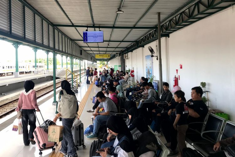 Pemudik Kereta Api di Wilayah Daop 7 Madiun Tembus 166.874 Orang Hingga H-2 Lebaran