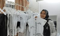 Cerita Zahro Manfaatkan Arang Batok Kelapa untuk Bisnis Pakaian