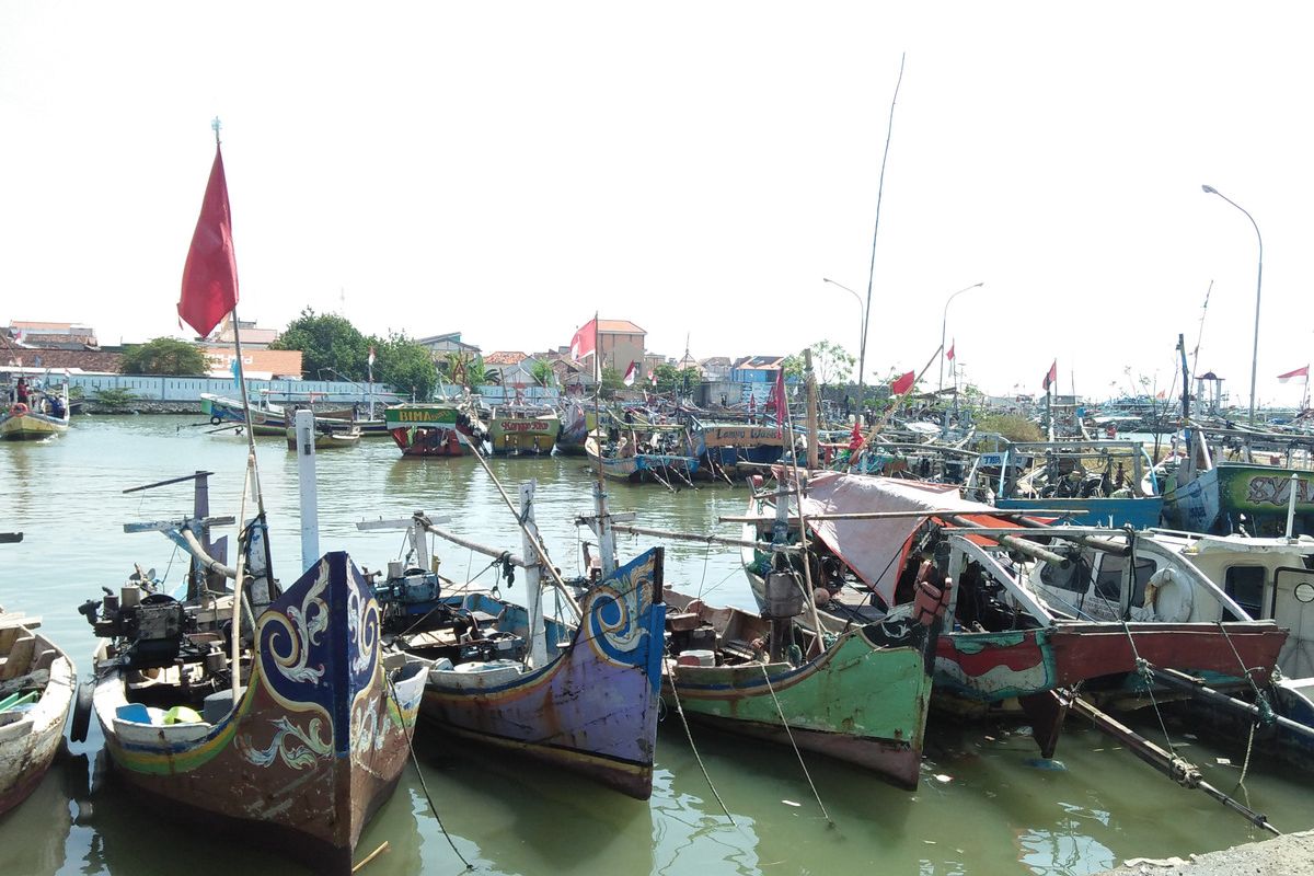 Kapal-kapal nelayan yang biasa mangkal di TPI Campurejo, Kecamatan Panceng, Gresik.