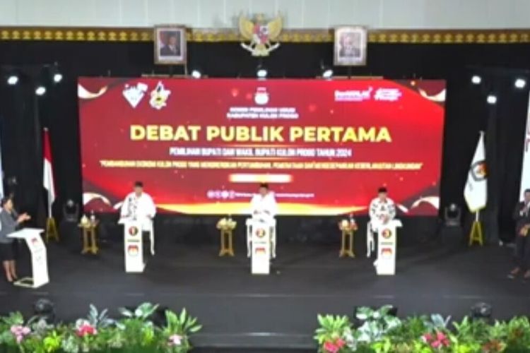Tangkapan layar dari YouTube KPU Kulon Progo dalam debat publik perdana berlangsung antara tiga kandidat bupati pada Pemilihan Kepala Daerah (Pilkada) 2024 di kabupaten Kulon Progo, Daerah Istimewa Yogyakarta.