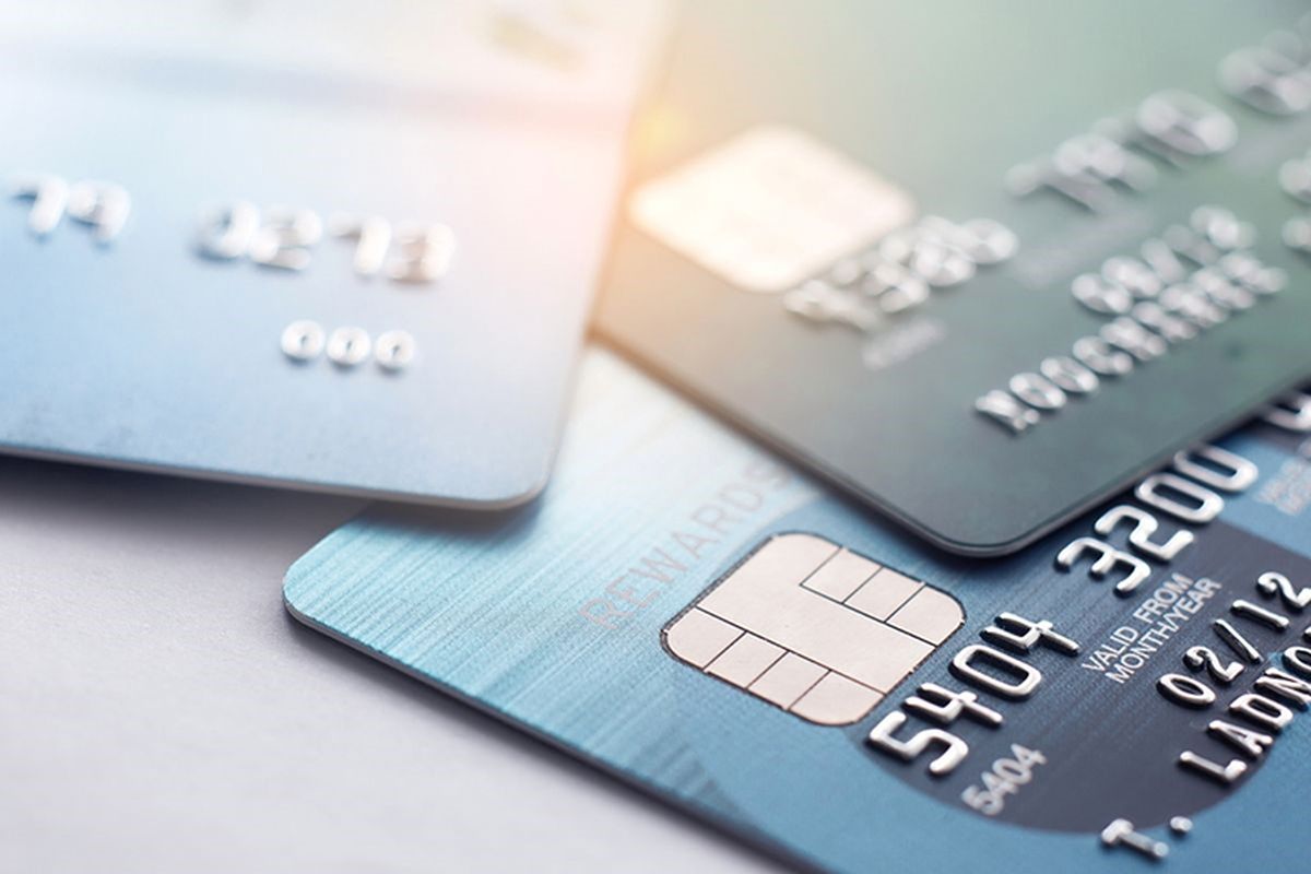 Ilustrasi kartu debit dan kredit contactless