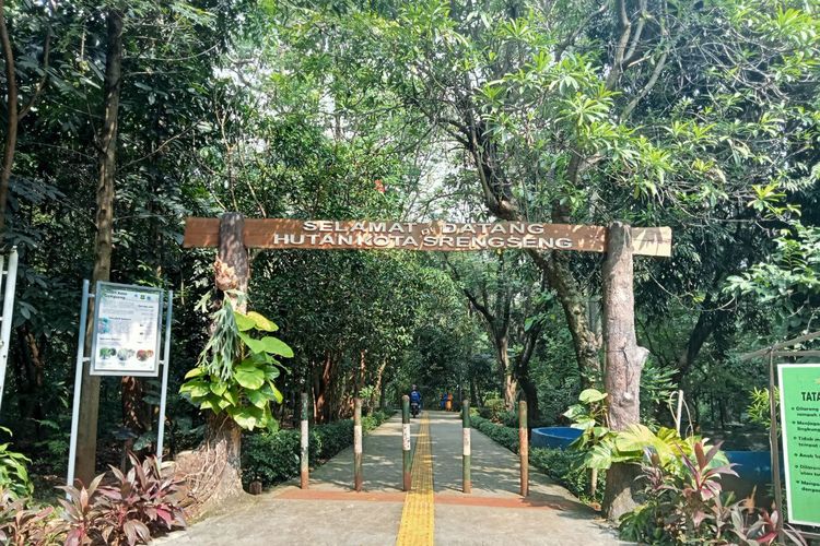 Kawasan Hutan Kota Srengseng, ruang terbuka hijau di Jakarta Barat.