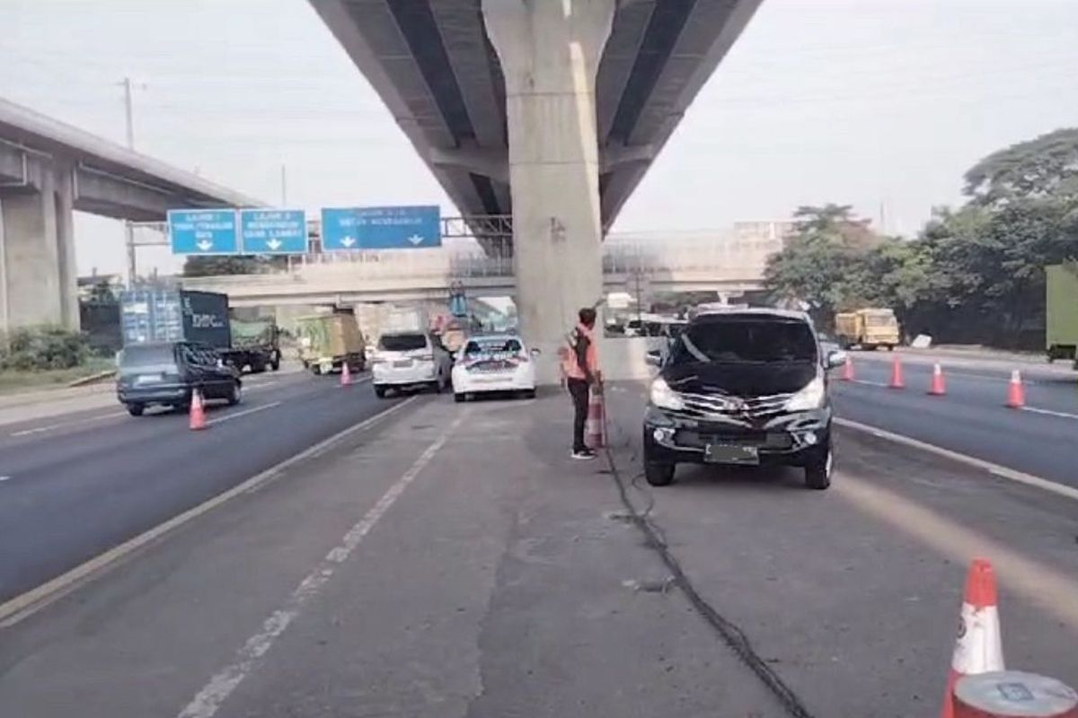 Pelebaran lajur contraflow di Tol Japek