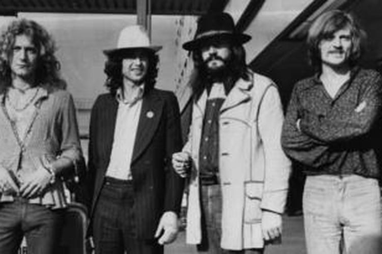 Led Zeppelin beranggotakan (dari kiri ke kanan) Robert Plant, Jimmy Page, John Bonham, dan John Paul Jones.