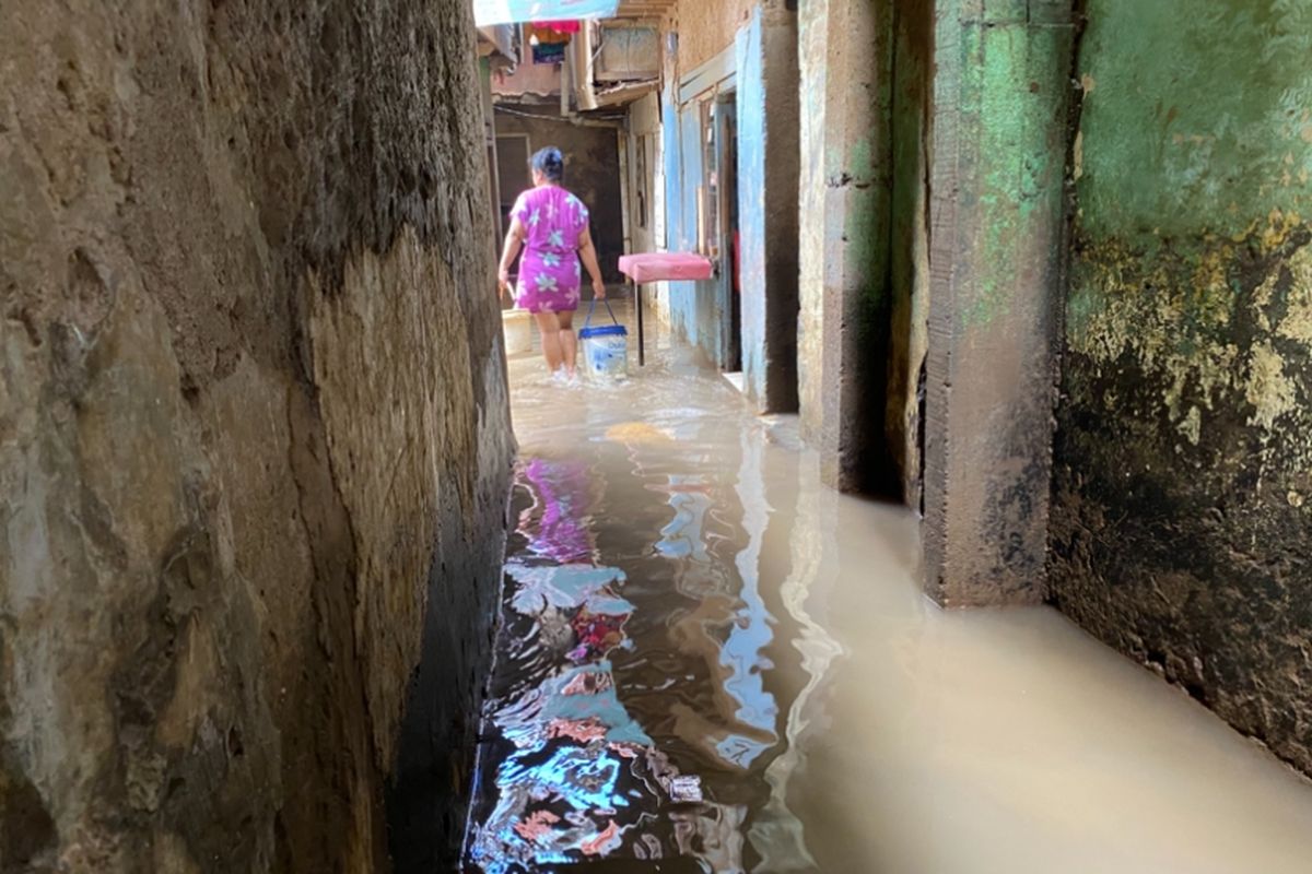 Banjir Kebon Pala Tak Capai 2 Meter, Warga Pilih Bertahan di Rumah