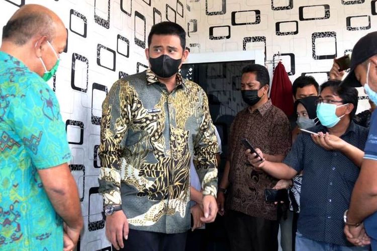 Wali Kota Medan Bobby Nasution mencopot Lurah Sidorame Timur Hermanto dan Kepala Seksi Pembangunan Dina Simanjuntak dari jabatannya karena terindikasi melakukan pungli, Jumat (23/4/2021)