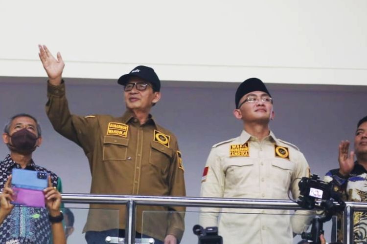 Gubenur Banten Wahidin Halim dan Wakilnya Andika Hazrumy pamit dan meminta maaf saat meresmikan Banten International Stadium