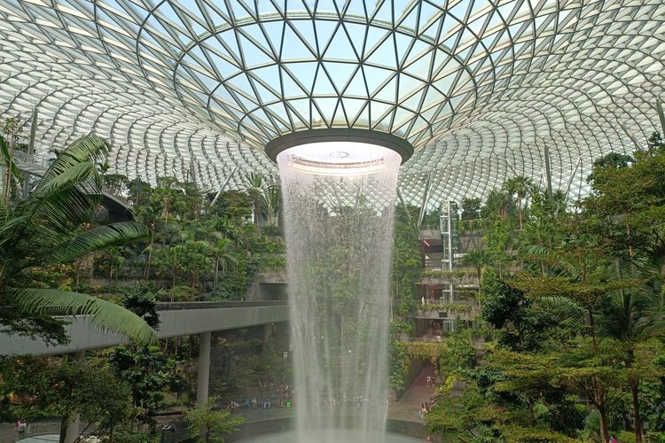 Jewel di Bandara Changi Singapura menjadi atraksi yang diminati wisatawan sejak diperkenalkan pada 2019.