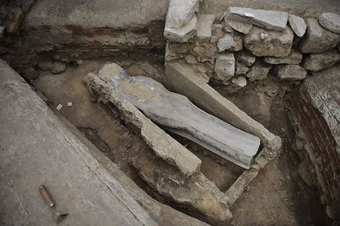 Perbedaan Sarkofagus dengan Peti Kubur Batu