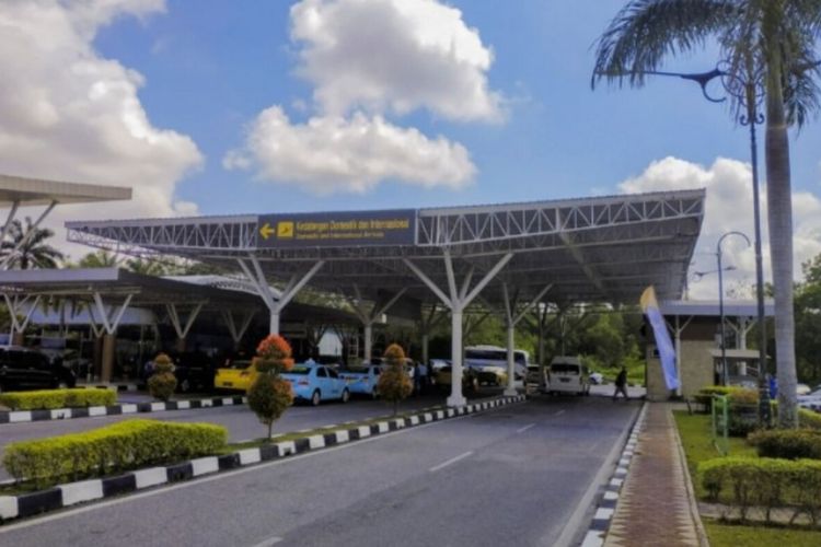 Pintu kedatangan Bandara SSK II Pekanbaru