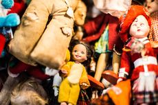Sejarah Boneka, Pergeseran dari Pelengkap Ritual ke Produk Mainan Anak
