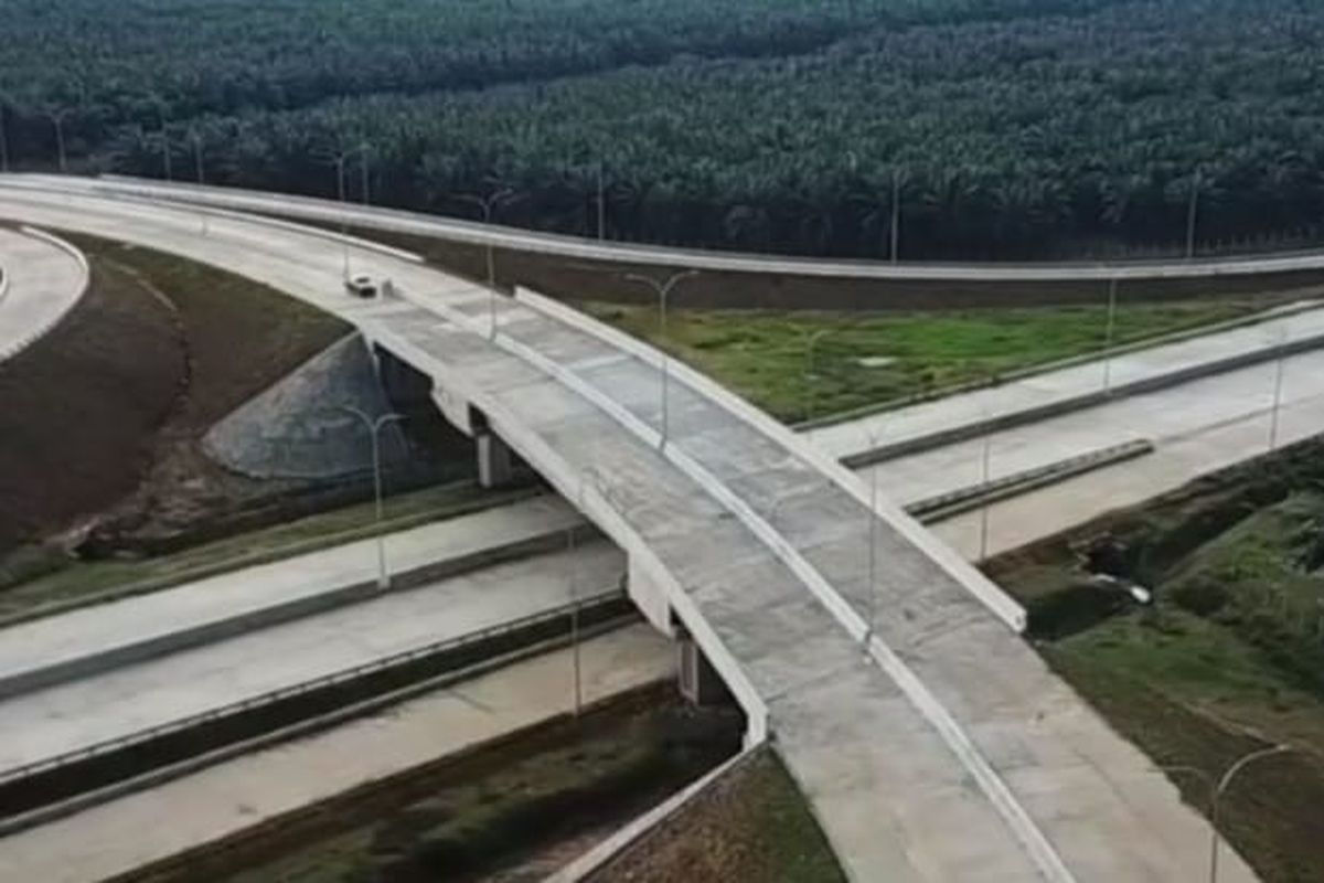 Jalan Tol Kuala Tanjung-Tebing Tinggi-Parapat.