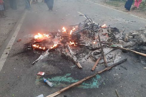 Cerita Korban Bentrok Warga di Madina: Saat Asyik Live FB Bentrokan, Saksikan Motornya Dibakar Massa 
