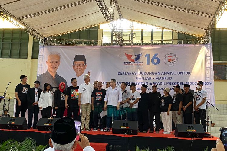 Asosiasi Pedagang Mie dan Bakso (Apmiso) mendeklarasikan dukungan kepada calon presiden dan calon wakil presiden nomor urut 3, Ganjar Pranowo san Mahfud MD di GOR Satria, Semarang, Senin (1/1/2024). 