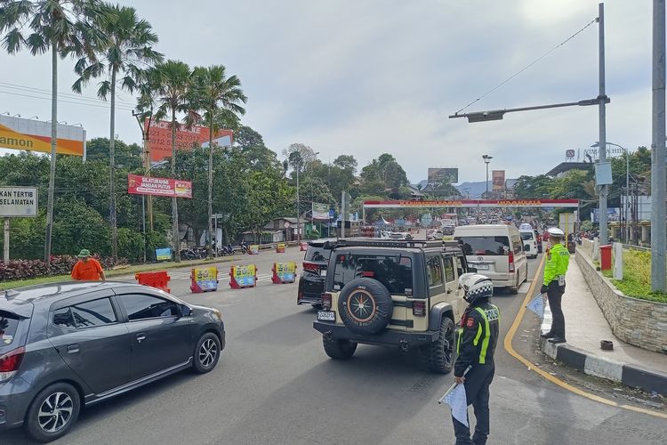 Update Lalu Lintas Puncak Bogor, Padat dan Proses One Way ke Bawah