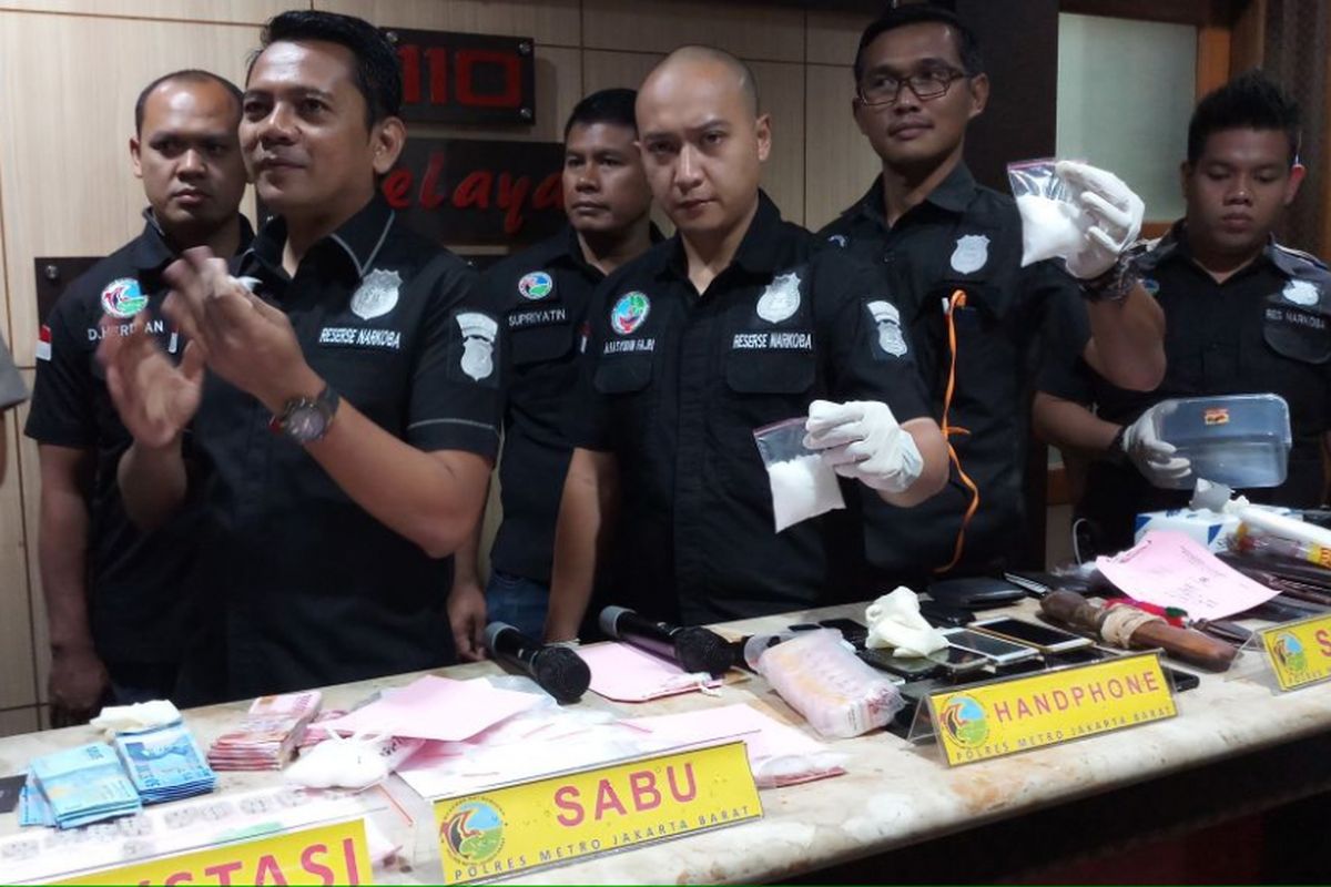 Polres Metro Jakarta Barat ungkap hasil penangkapan sabu selama tiga bulan terakhir di Kampung Boncos, Kelurahan Kota Bambu Selatan, Kecamatan Palmerah, Jakarta Barat pada Kamis (8/2/2018).